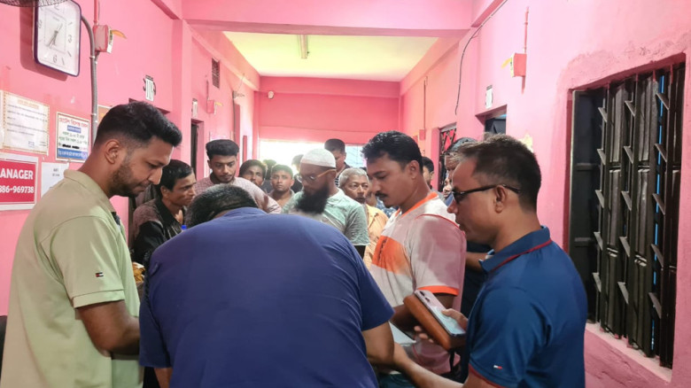 হোটেলকক্ষে এসআইয়ের মরদেহ, রক্তাক্ত স্ত্রী হাসপাতালে
