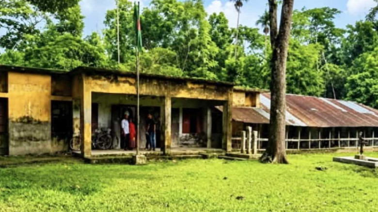 ১১ পরীক্ষার্থীর ১১ শিক্ষক, পাস করেছে মাত্র একজন