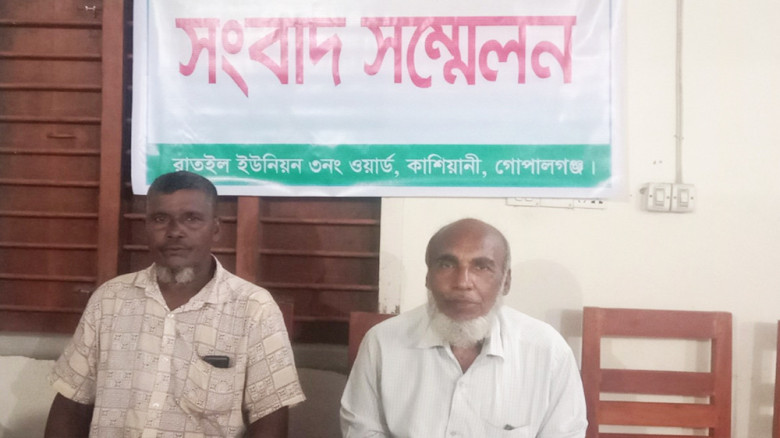 সংবাদ সম্মেলনে পদত্যাগের ঘোষণা দিলেন দুই আওয়ামী লীগ নেতা