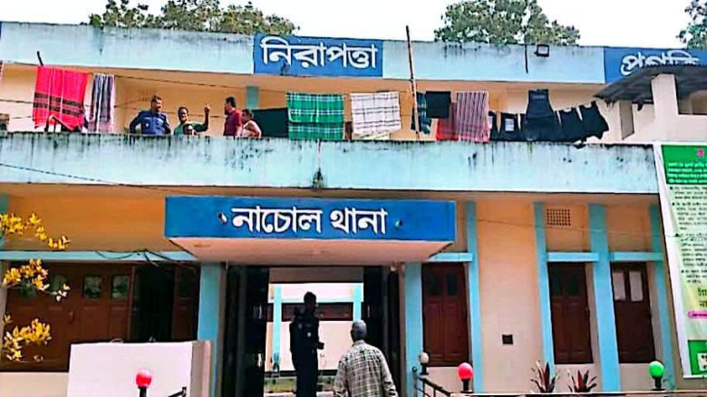 নাচোলে ৬ বছরের শিশুকে ধর্ষণের অভিযোগ, কিশোর গ্রেপ্তার
