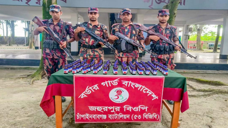 শিবগঞ্জে বিজিবির অভিযানে ৯৩ বোতল এস্কাফ জব্দ