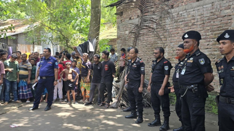 মাদারীপুরে মাদরাসায় বিস্ফোরণ, আহত পাঁচ ছাত্রী