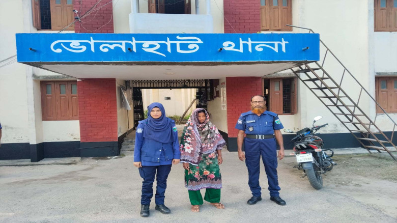 ভোলাহাটে পুলিশের অভিযানে ১৮ লাখ টাকার মোবাইল উদ্ধার