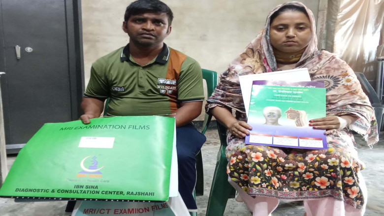 নওগাঁয় চিকিৎসার খরচ জোগাতে বিত্তবানদের সহায়তা চান রাণী