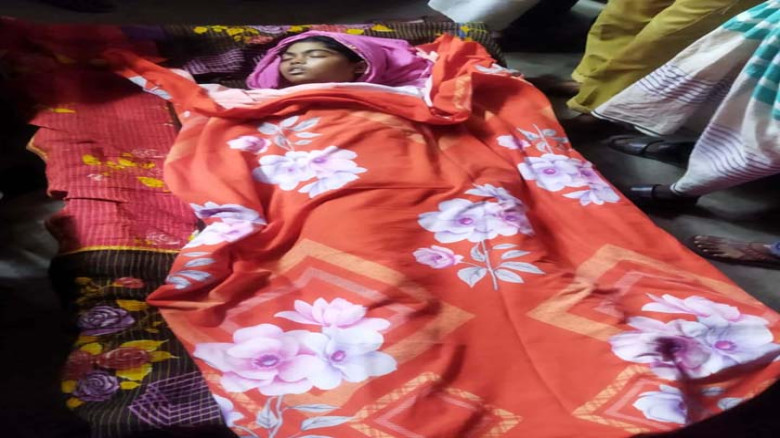 গোমস্তাপুরে ১৩ বছরের কিশোরীর ঝুলন্ত মরদেহ উদ্ধার