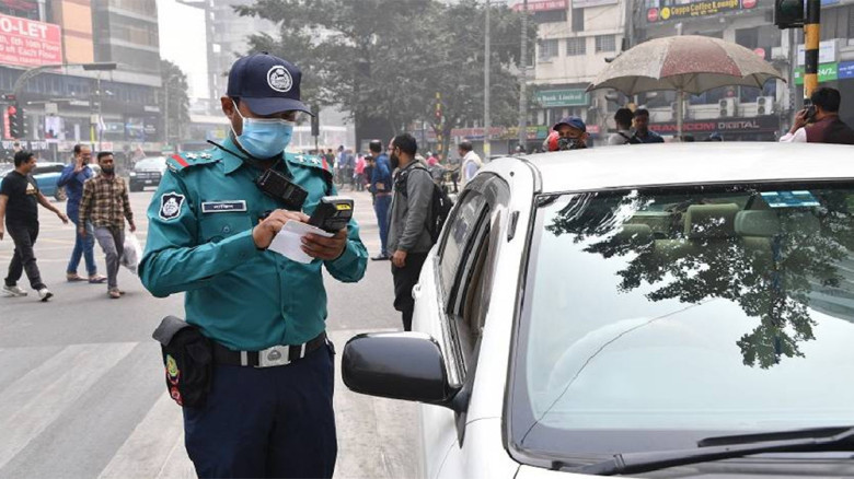 রাজধানীতে ট্রাফিক আইন লঙ্ঘনে এক দিনে ১৬৮৪ মামলা