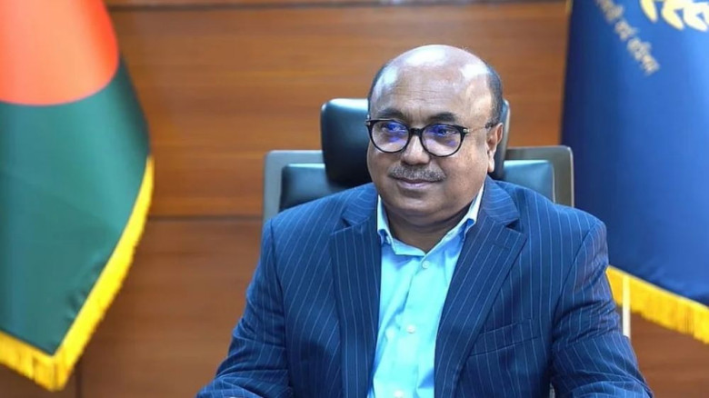 পিএসসি চেয়ারম্যান মোবাশ্বের মোনেম পদ ছাড়ছেন